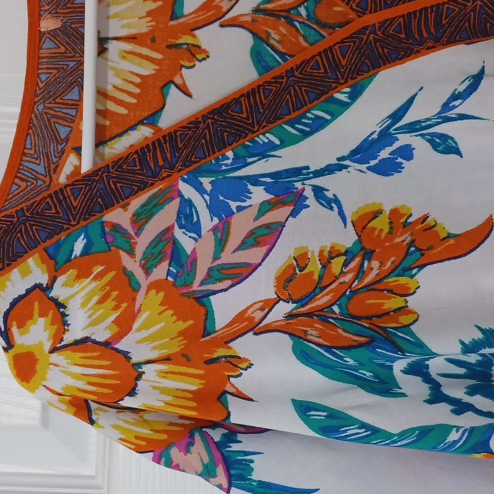 Beautiful floral maxi dress sz M, (tags cut out) in multi color floral print. - Picture 5 of 13